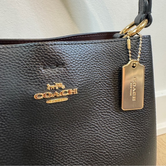 Coach Small Town Bucket Bag Black Pebbled Leather Gold Hardware Shoulder Bag - Picture 3 of 12